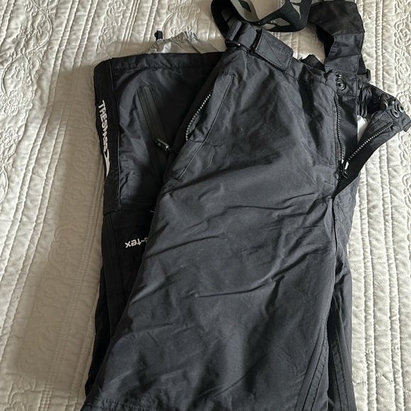 Black Snowboard/Ski Pants - Picture 5 of 8